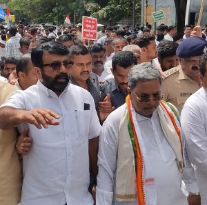 Leader of Opposition Karnataka Assembly Siddaramaiah participating in protest rally in Bengaluru. (Saurav Kumar/South First)