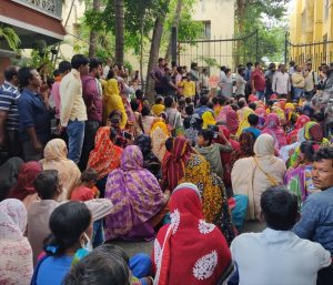 Migrant workers protesting in front of BBMP (South First/Saurav Kumar)