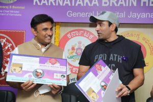 Poster on Brain Health released by Dr K Sudhakar and Cricketer Robin Uthappa. (Supplied)