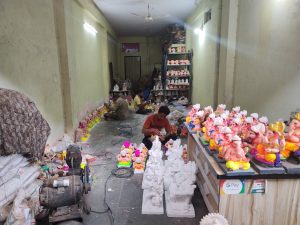 Artisans working in Dhoolpet. (Ajay Tomar/South First)