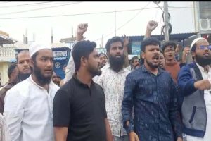 PFI activists protesting the NIA raids in Kalaburgi, Karnataka on Thursday, 22 September. (Supplied)