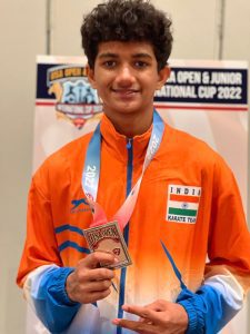 Karthik with his gold medal after winning the US Open. (Supplied)