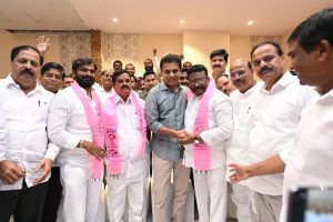 KTR welcomes BJP leaders to TRS