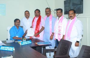 Munugode - K Prabhakar Reddy files nomination