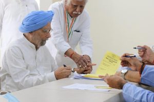 Former Prime Minister Dr Manmohan Singh casting his vote in AICC President polls. (Twitter: INCIndia)